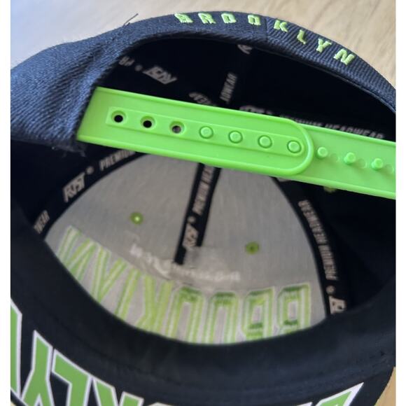 90s Brooklyn Hat Green Embroidered Flat Brim Artsy Bold Vintage Skate Grunge Y2K - Picture 5 of 8